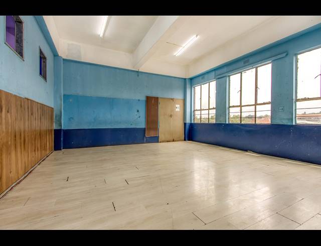 768M² BUILDING TO LET IN FONTAINEBLEAU